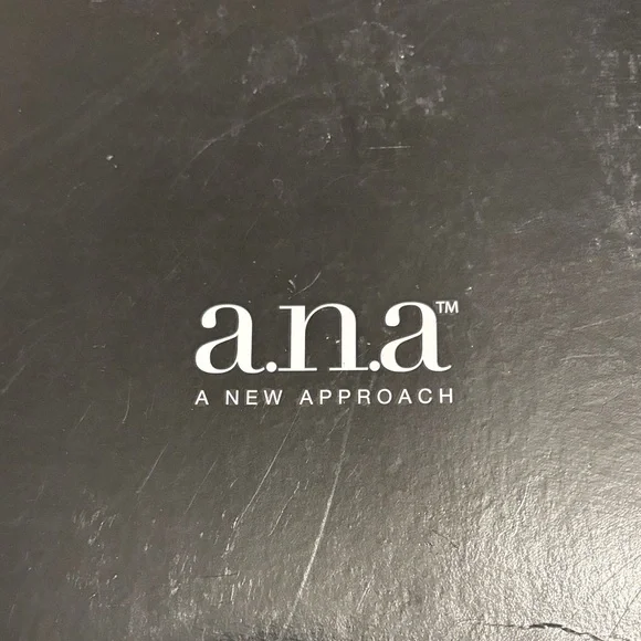 Chic Black Heeled Boots - Picture 8 of 10